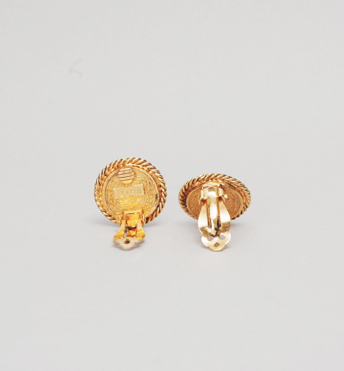 Boucles d'Oreilles Chanel Vintage Nacre & Doré