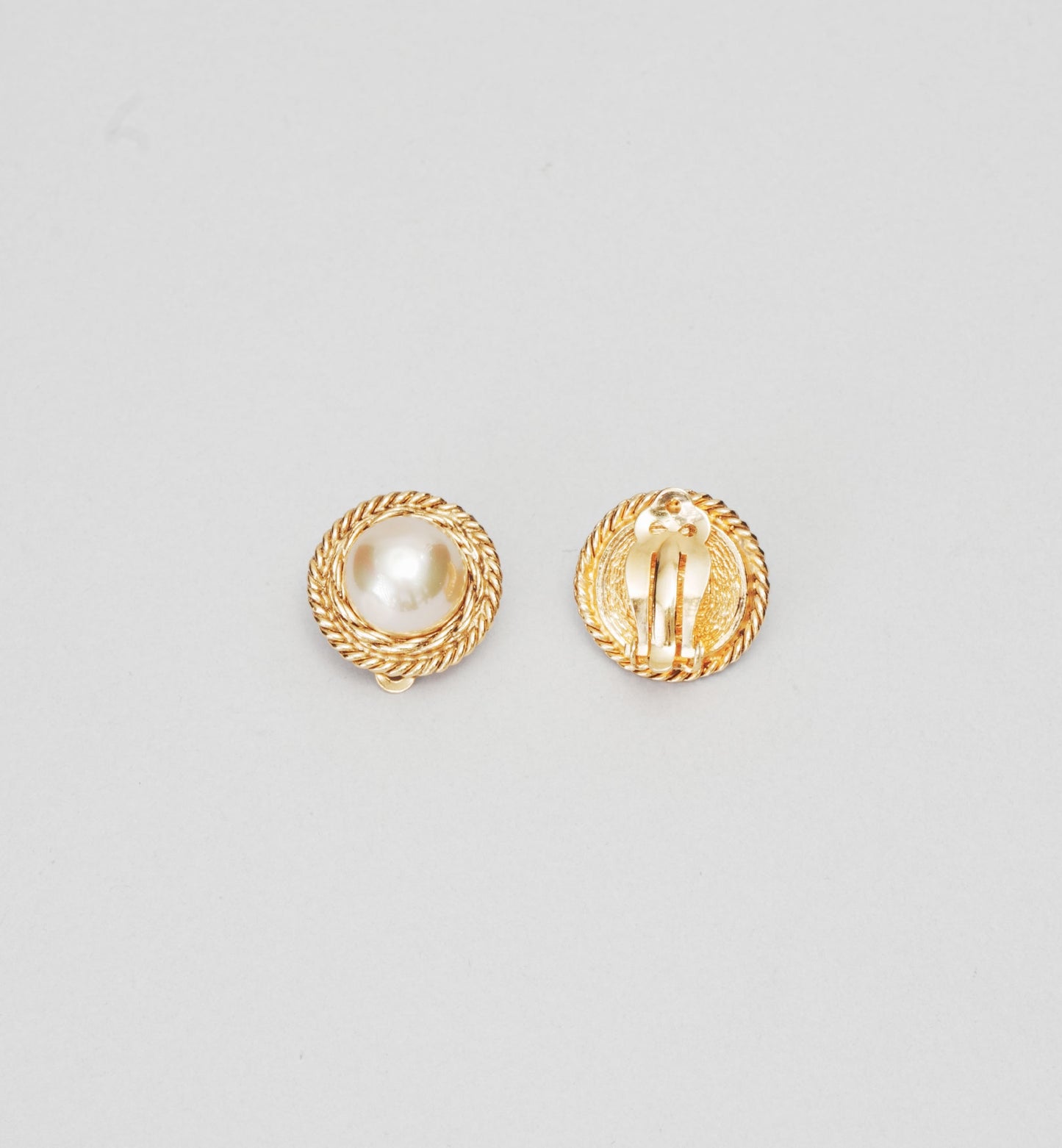 Boucles d'Oreilles Chanel Vintage Nacre & Doré