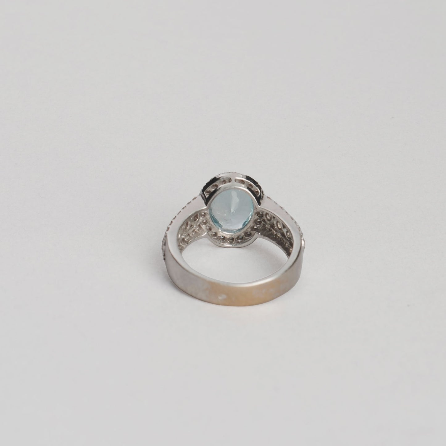 Bague or 750/1000 diamant et aigle marine 5,48gr gris