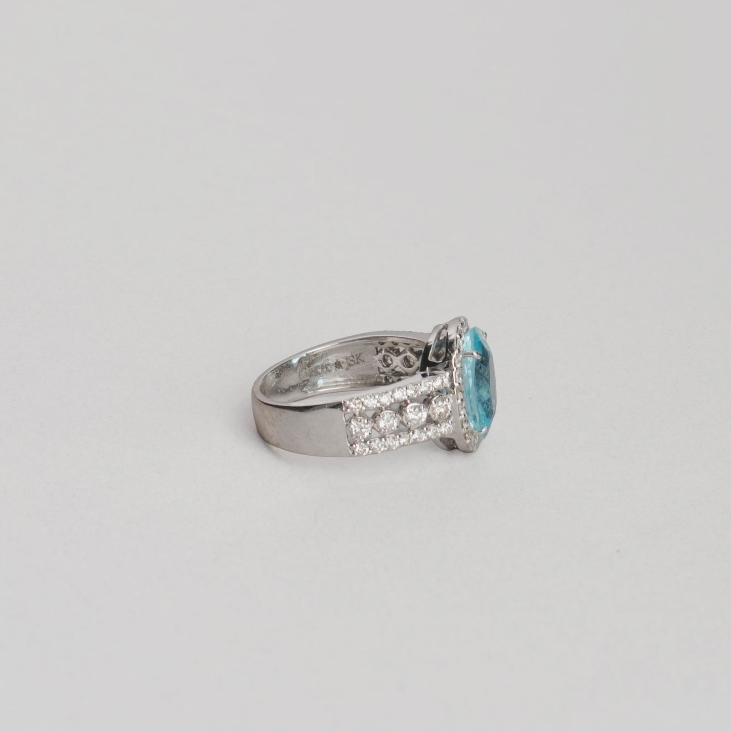 Bague or 750/1000 diamant et aigle marine 5,48gr gris