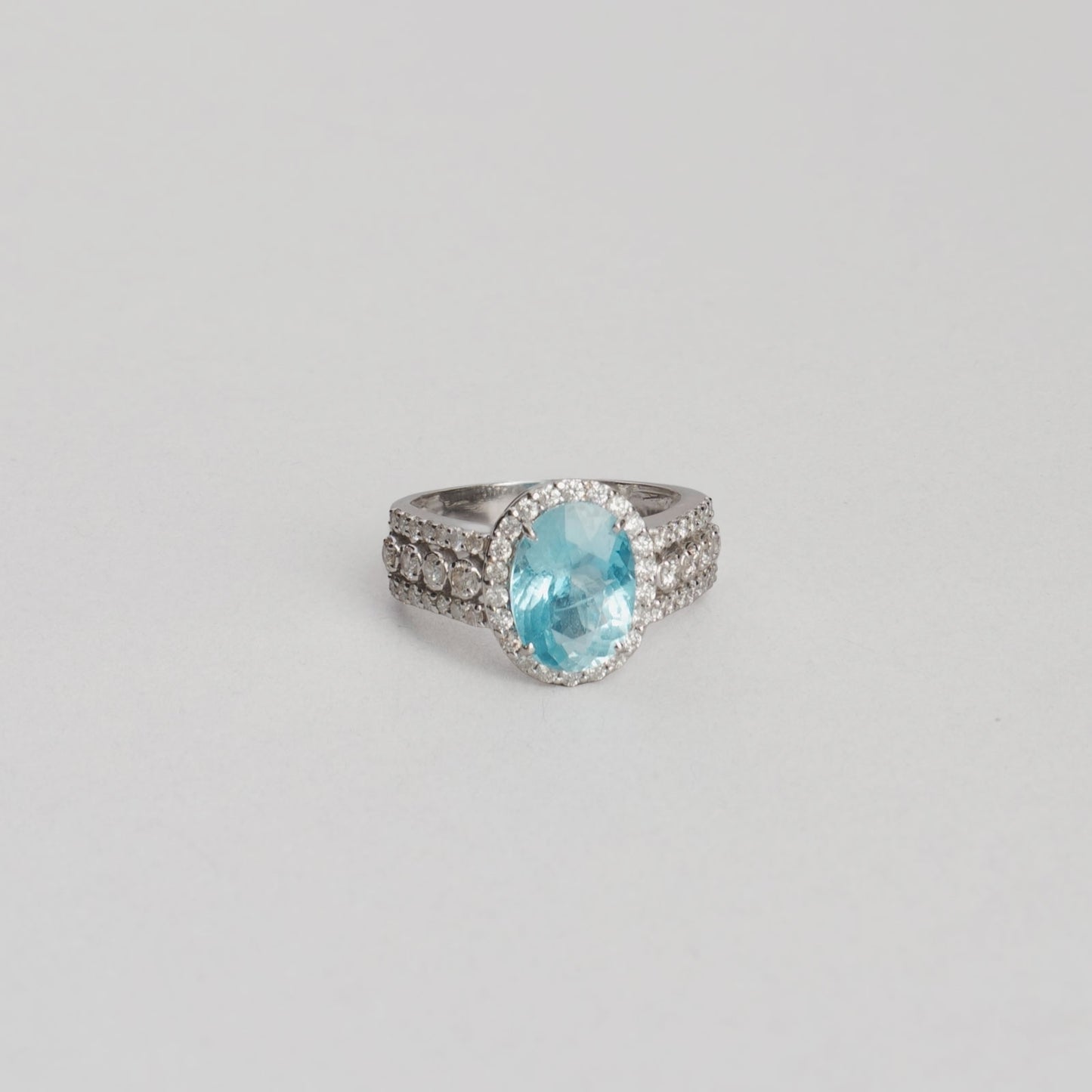 Bague or 750/1000 diamant et aigle marine 5,48gr gris