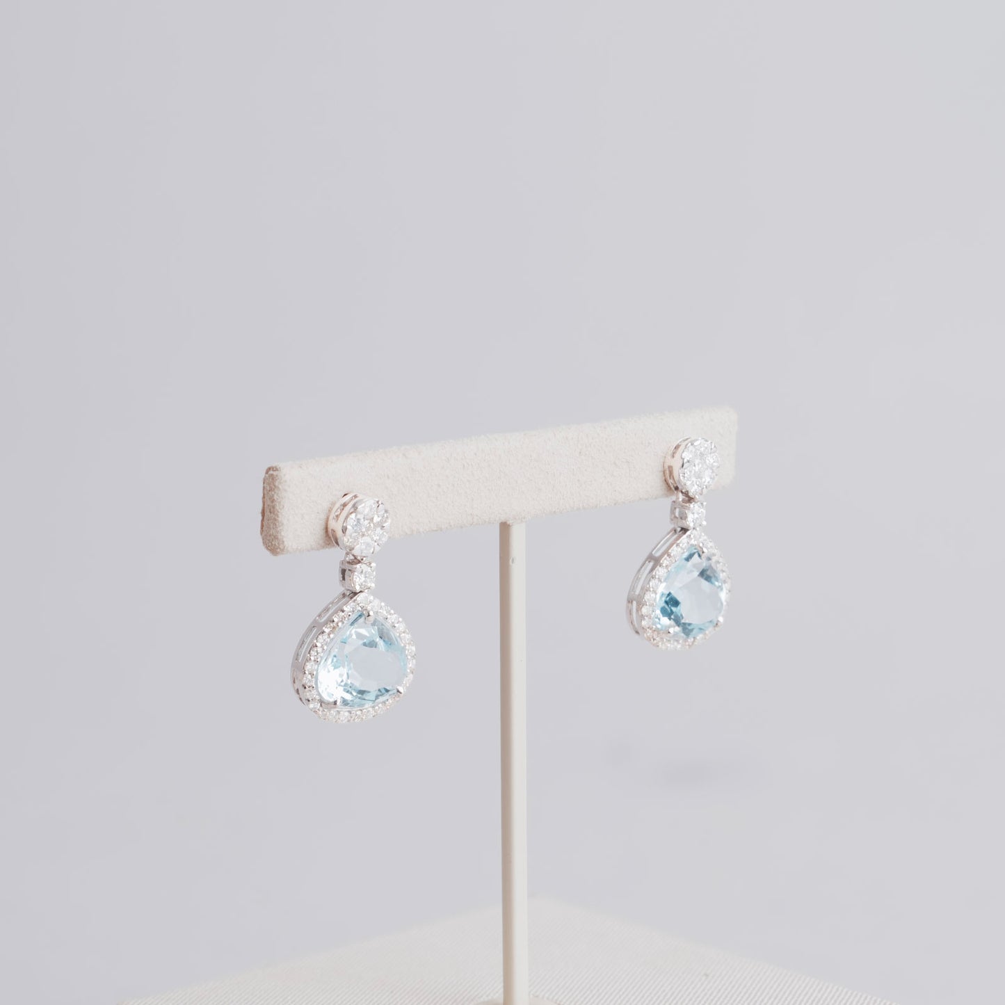 BO or 750/1000 en diamants et aigle marine 4,81gr gris