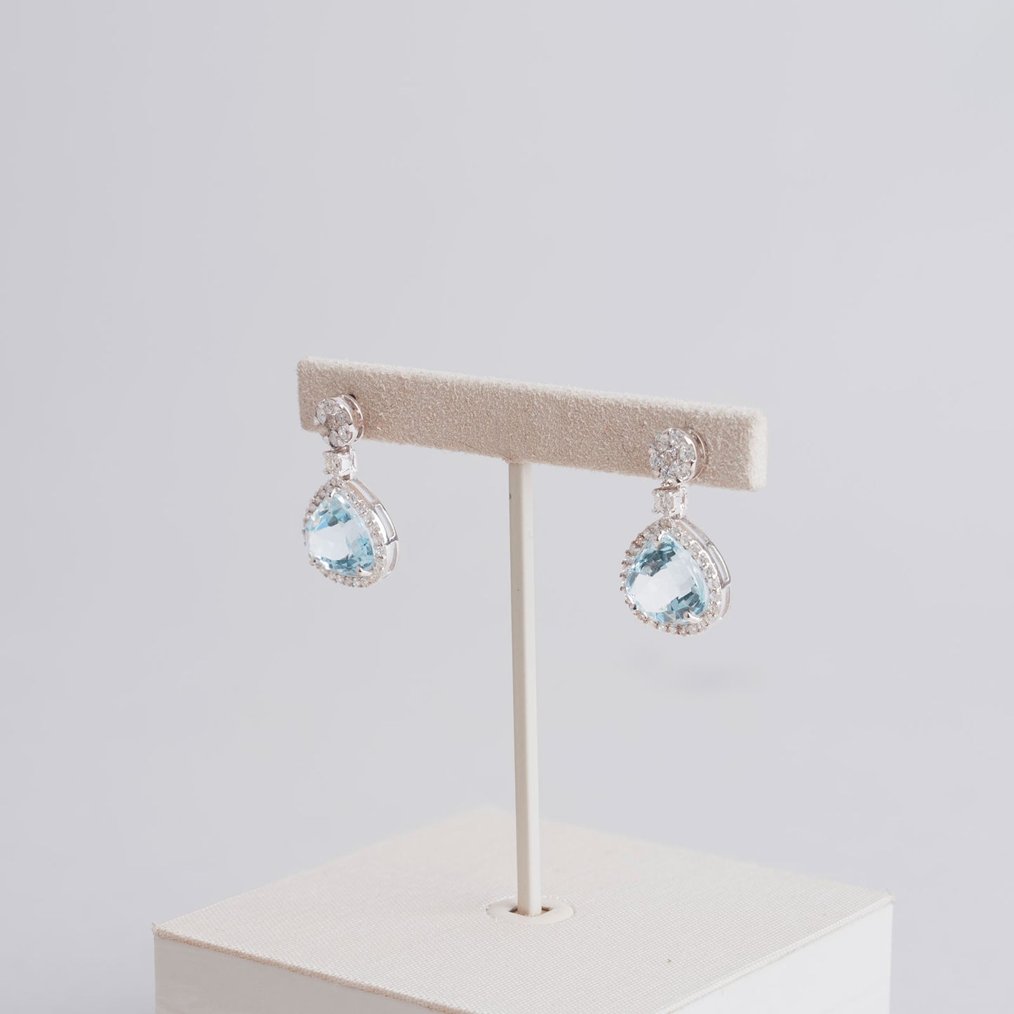 BO or 750/1000 en diamants et aigle marine 4,81gr gris