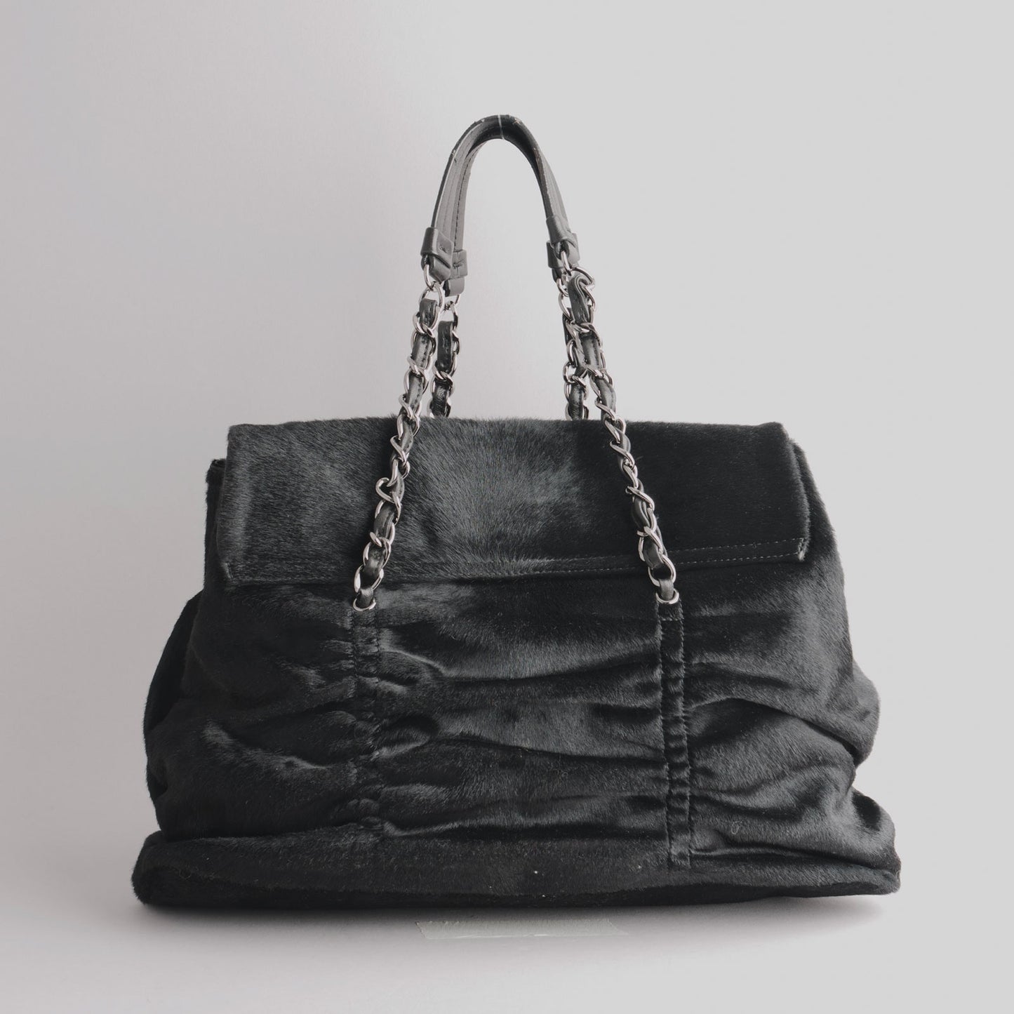 CHANEL — Grand sac en veau poulain noir