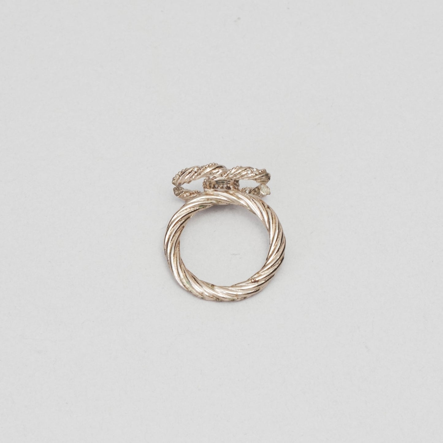 Bague avec strass CHANEL écru